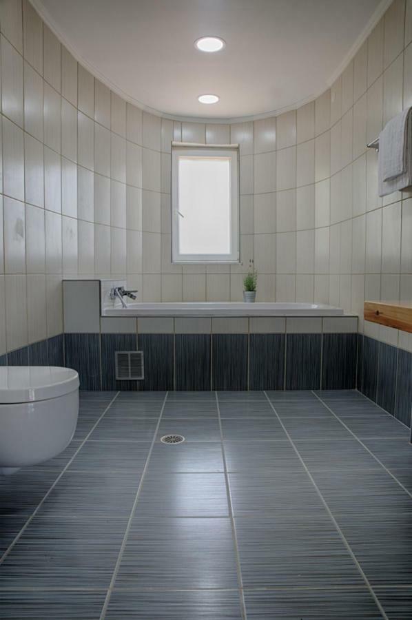 Modern Eco Friendly Villa Close To Town 佩雷卡斯 外观 照片